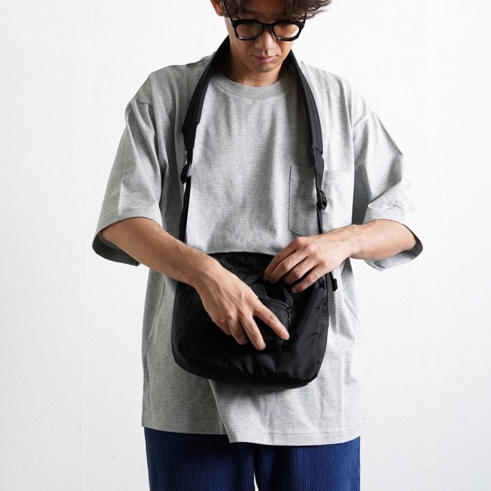 181727706 SMOKE T ONE / THE ONE CAMERA BAG ߥ˥Хå<img class='new_mark_img2' src='https://img.shop-pro.jp/img/new/icons47.gif' style='border:none;display:inline;margin:0px;padding:0px;width:auto;' /> 02