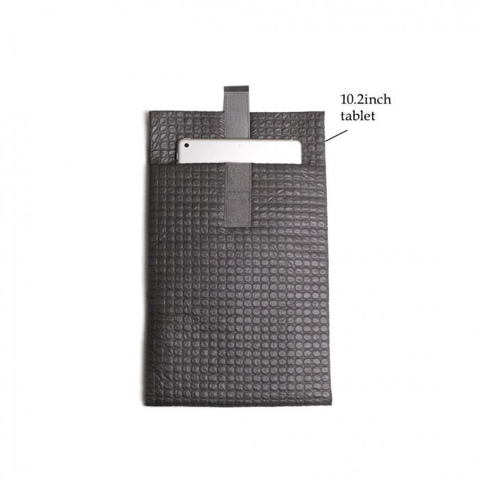 180209840 i ro se / WRAP LAPTOP CASE åץȥå  ACC-WR02 - CHARCOAL<img class='new_mark_img2' src='https://img.shop-pro.jp/img/new/icons47.gif' style='border:none;display:inline;margin:0px;padding:0px;width:auto;' /> 02