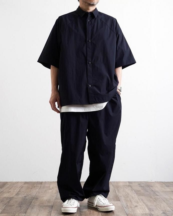 186582616 STILL BY HAND スティルバイハンド / SH01252 - NAVY ナイロン 変形ラグランスリーブ半袖シャツ 02