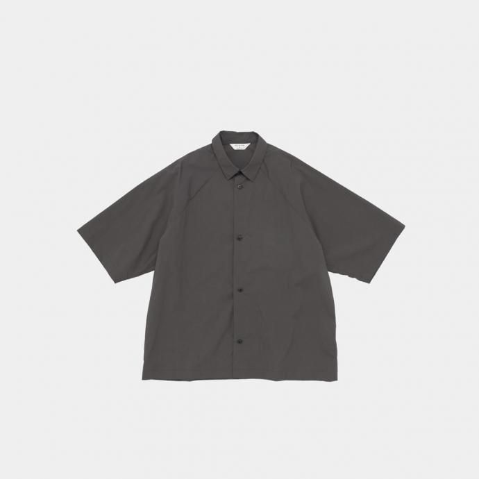 186582699 STILL BY HAND / SH01252 - CHARCOAL BROWN ナイロン 変形ラグランスリーブ半袖シャツ 01