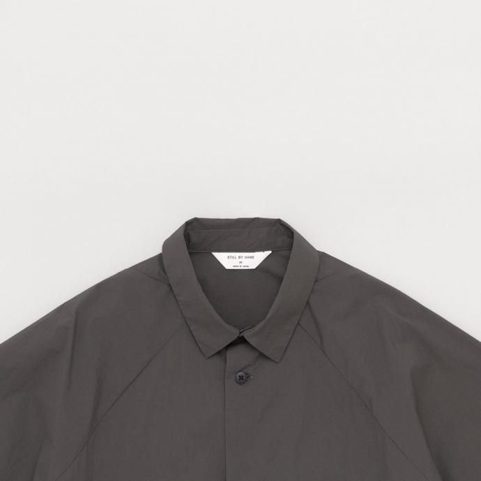 186582699 STILL BY HAND / SH01252 - CHARCOAL BROWN ナイロン 変形ラグランスリーブ半袖シャツ 02