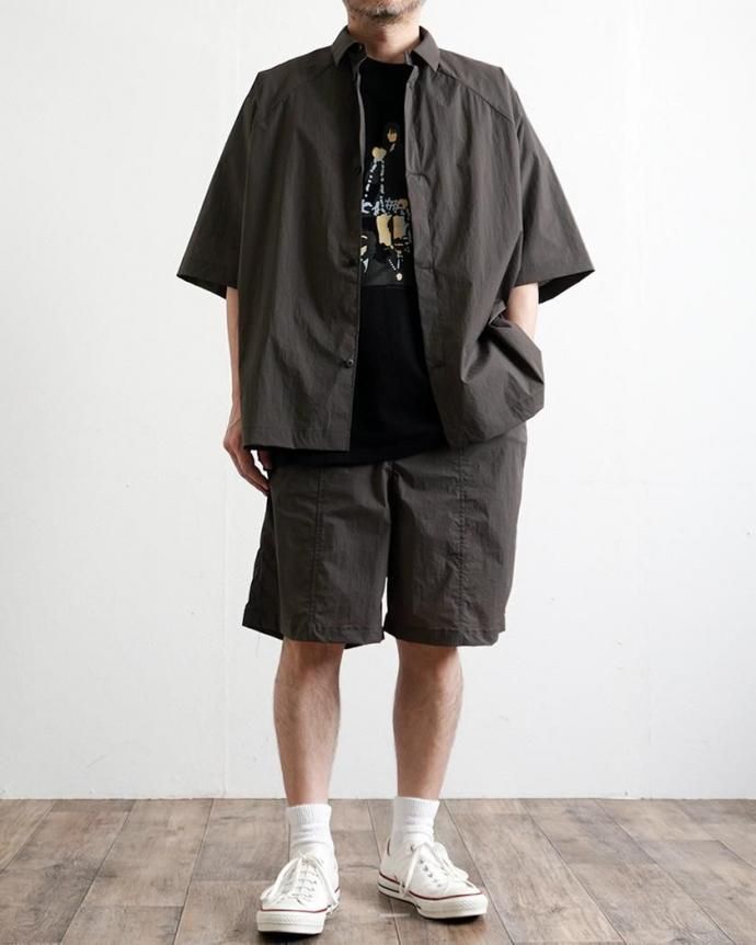 186582699 STILL BY HAND スティルバイハンド / SH01252 - CHARCOAL BROWN ナイロン 変形ラグランスリーブ半袖シャツ 02