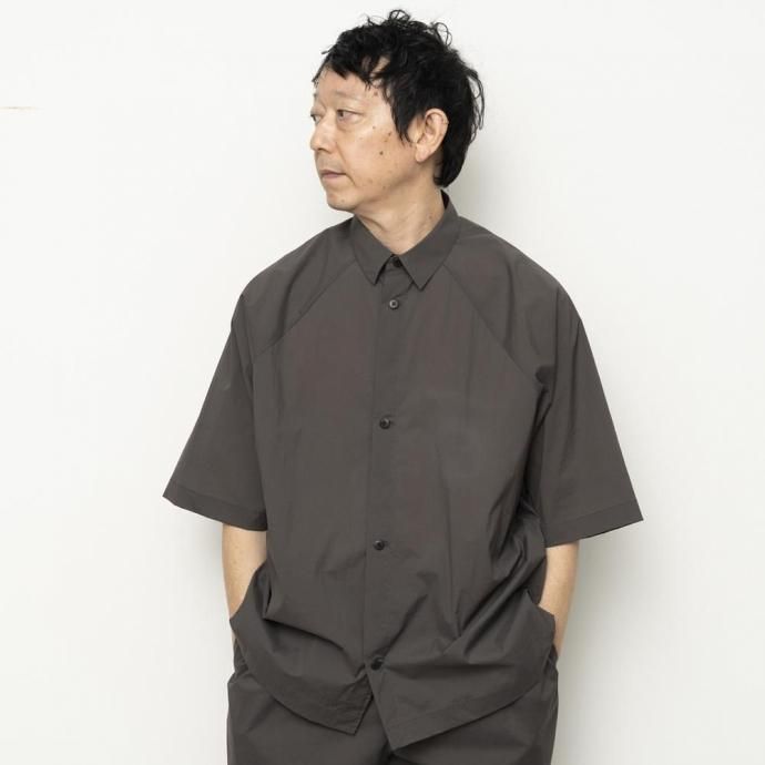186582717 STILL BY HAND / SH01252 - BLACK ナイロン 変形ラグランスリーブ半袖シャツ 02