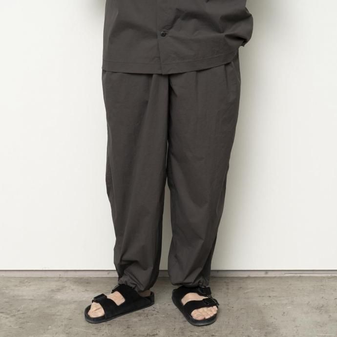 186582813 STILL BY HAND / PT01252 - NAVY ナイロン ワイドイージーパンツ 02