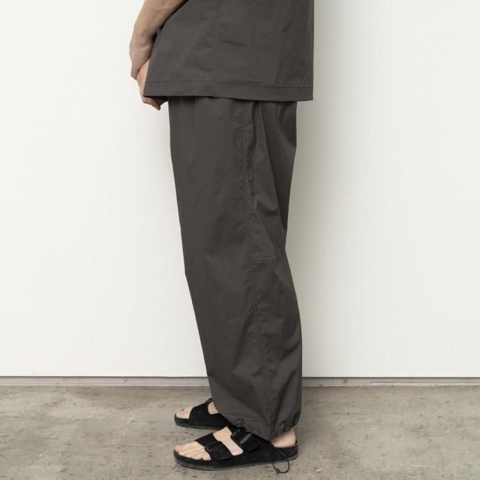 186582813 STILL BY HAND / PT01252 - NAVY ナイロン ワイドイージーパンツ 02