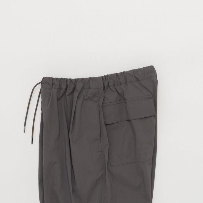 186582865 STILL BY HAND / PT01252 - CHARCOAL BROWN ナイロン ワイドイージーパンツ 02
