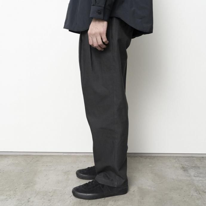 188521447 STILL BY HAND スティルバイハンド / PT06253 - BLACK NAVY ディープ2タックパンツ 02