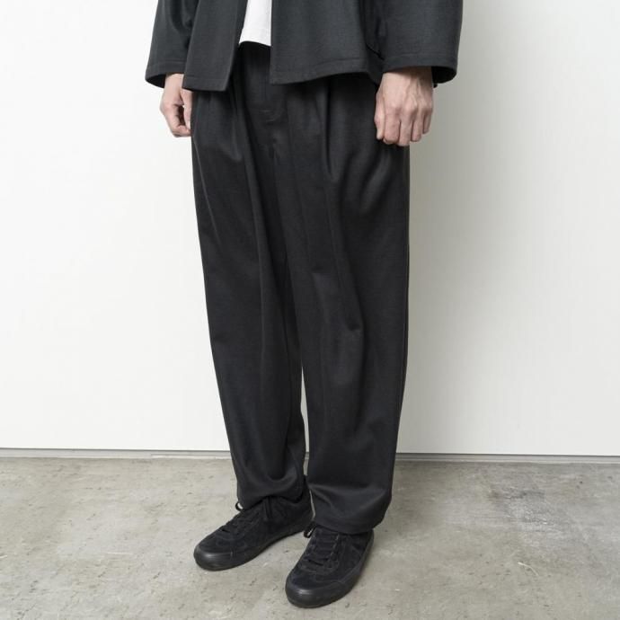 188522911 STILL BY HAND スティルバイハンド / CS04253 - CHARCOAL ウールジャージー 2タックパンツ 02