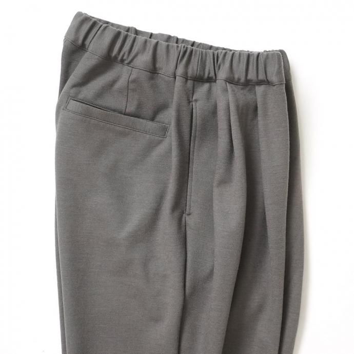 188522926 STILL BY HAND スティルバイハンド / CS04253 - GREIGE ウールジャージー 2タックパンツ 02