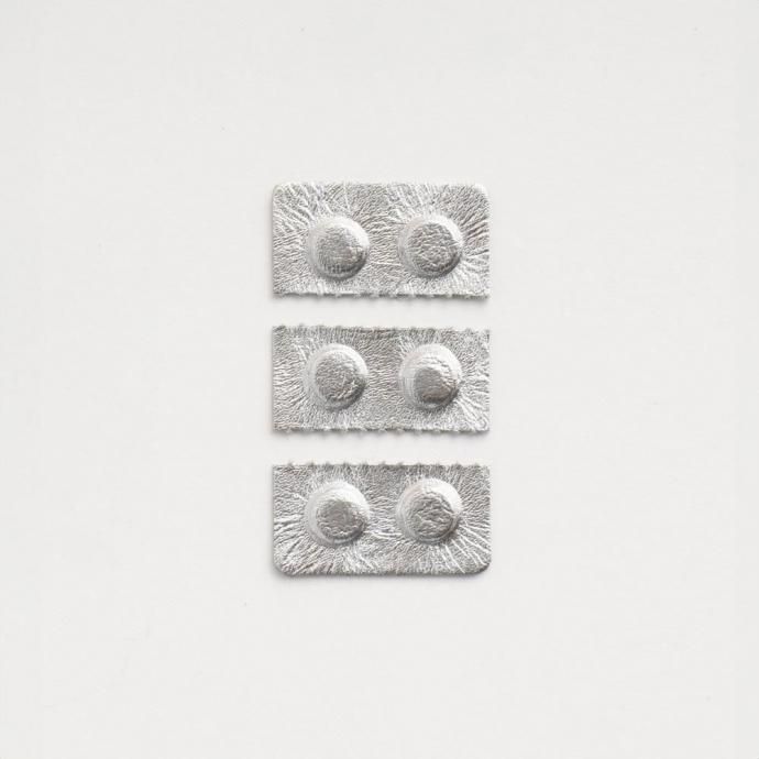 189130977 i ro se / ACC-M01 LEATHER MAGNET TABLET 쥶 ޥͥå - SILVER<img class='new_mark_img2' src='https://img.shop-pro.jp/img/new/icons7.gif' style='border:none;display:inline;margin:0px;padding:0px;width:auto;' /> 02