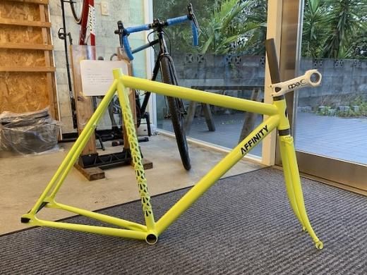 AFFINITY CYCLES * LO PRO TRACK FRAME SET * Mellow Yellow Metallic