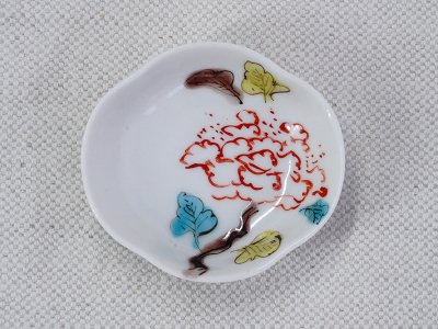 九谷青窯　うねり牡丹　モッコ豆皿