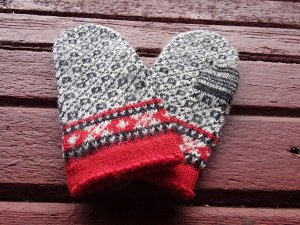 エストニア 毛糸の手編み手袋 ミトン 伝統模様 赤
