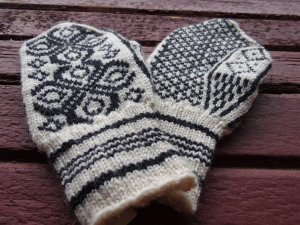 エストニア 毛糸の手編み手袋 ミトン 伝統模様 大きいサイズ