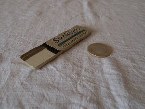 ハンガリー SORIDON 薬の缶 カン ティン soridon saridon vintage tin