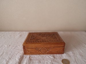 ハンガリー 木彫りの箱　hungary wood carving box
