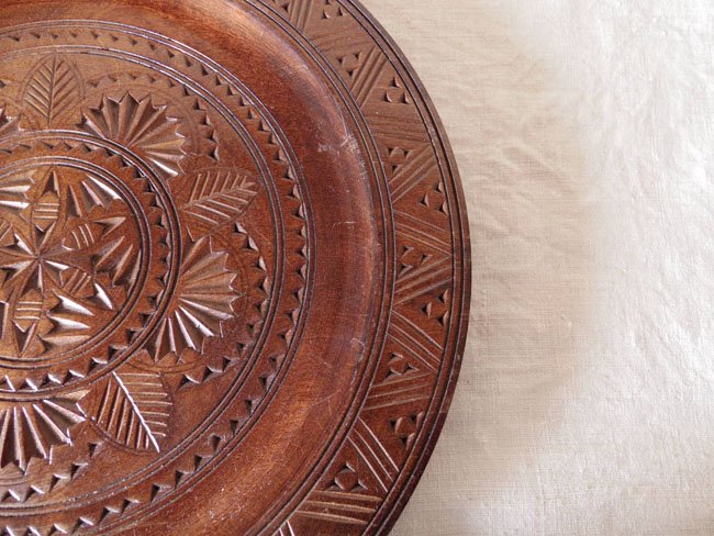 木彫りの皿 austria wood carving dish ヨーロッパ蚤の市 ピーパチアンティーク PIPACS－ANTIQUES