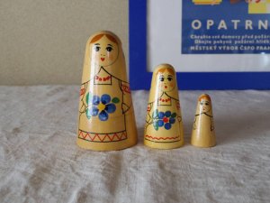 ヴィンテージ 三角形のマトリョーシカ３人姉妹・VINTAGE OLD Matyoshka Russian nesting doll