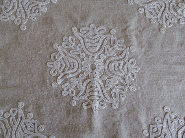 ルーマニア 刺繍 イーラーショシュ テーブルクロス タペストリー