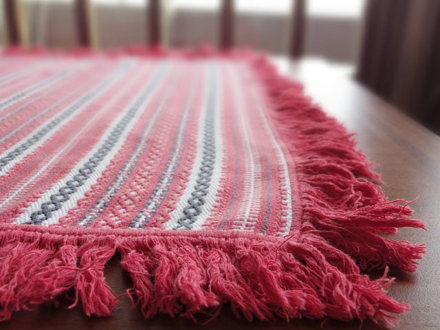 ルーマニア トランシルバニア地方の伝統柄 織物 赤 パターン１ Romania traditional textile - ～ヨーロッパ 蚤の市～  西欧 東欧 雑貨 ピーパチ アンティーク PIPACS ANTIQUES