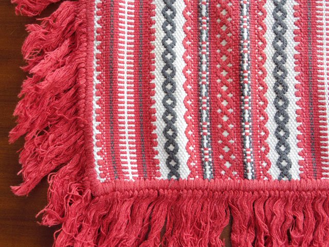 ルーマニア トランシルバニア地方の伝統柄 織物 赤 パターン１ Romania traditional textile - ～ヨーロッパ 蚤の市～  西欧 東欧 雑貨 ピーパチ アンティーク PIPACS ANTIQUES