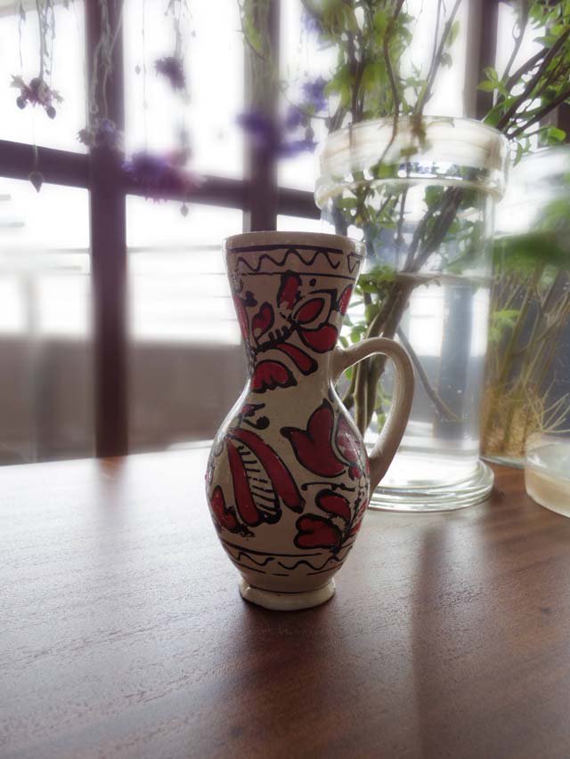 ルーマニア コロンド村の陶器の小さな花瓶 水差し 赤1・Romania Korond 