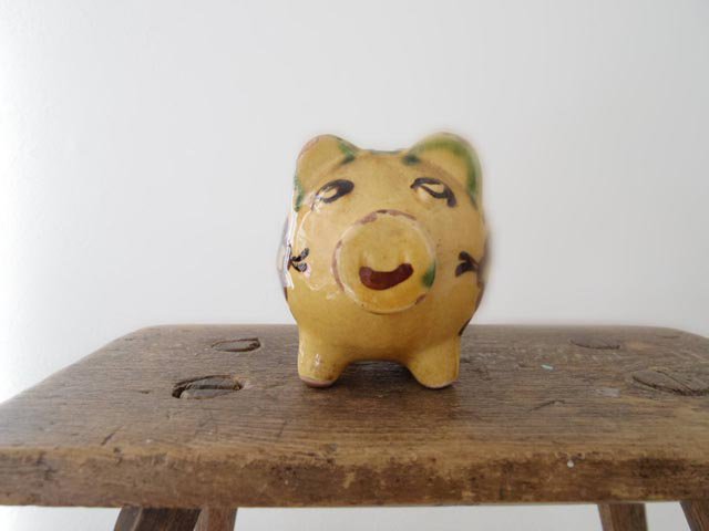 ハンガリー 陶器の小さな豚の貯金箱 ・Hungary pottery piggy bank- ～ヨーロッパ 蚤の市～ 西欧 東欧 雑貨 ピーパチ  アンティーク PIPACS ANTIQUES