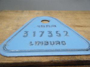 ドイツ蚤の市  ベルギー Limburg メタルプレートタグ水色 1983 317352・VINTAGE metal plate tag Belgium