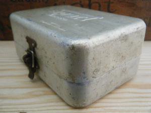 ハンガリー蚤の市 50'シンプルなアルミのボックス2・ANTIQUE VINTAGE OLD almium sport presso box tin