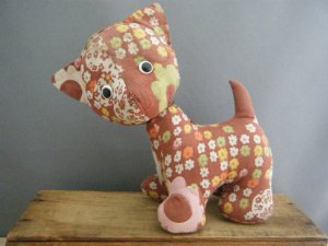ハンガリー蚤の市 花柄レトロ布 猫のぬいぐるみ・hungary handmade stuffed cat toy flower retro cloth