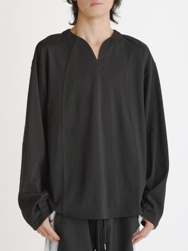 [EKAT (UNISEX)] 3D PATTERN U NECK TOPS / BLACK