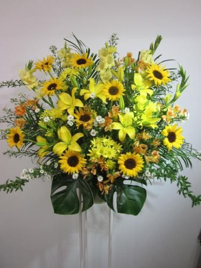 オペラシティーコンサートホールへのお届けスタンド花 オペラシティーコンサートホールへのお届けスタンド花
