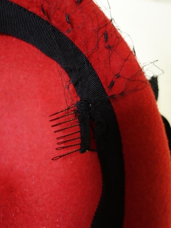 赤・黒お花付き☆レトロMODEハットヘッドドレス -