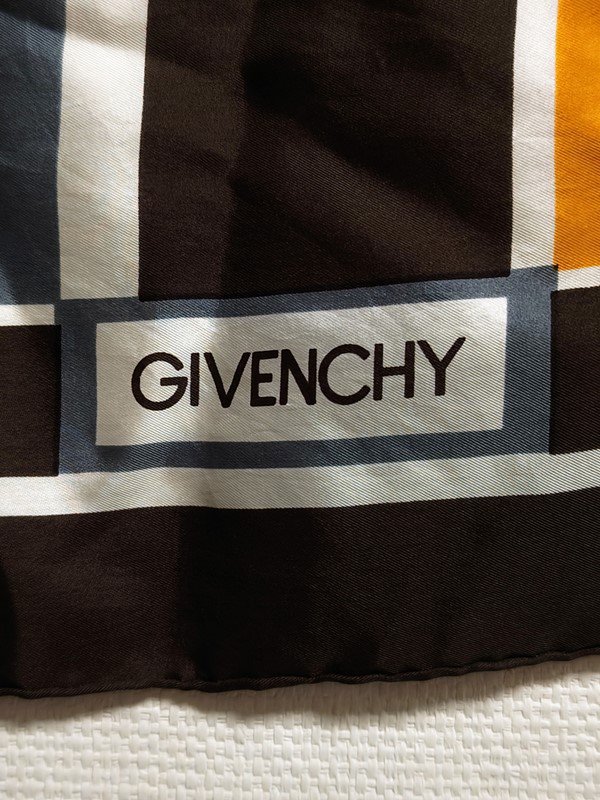 GIVENCHY*モダン柄お洒落スカーフ -