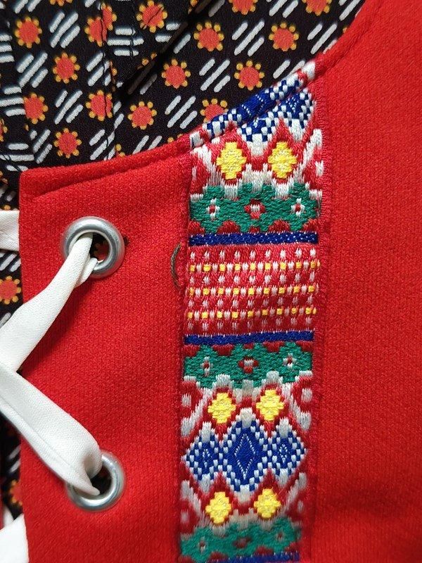【激レア】古着　刺繍　チロリアンベスト 激レア】古着 刺繍 チロリアンベスト