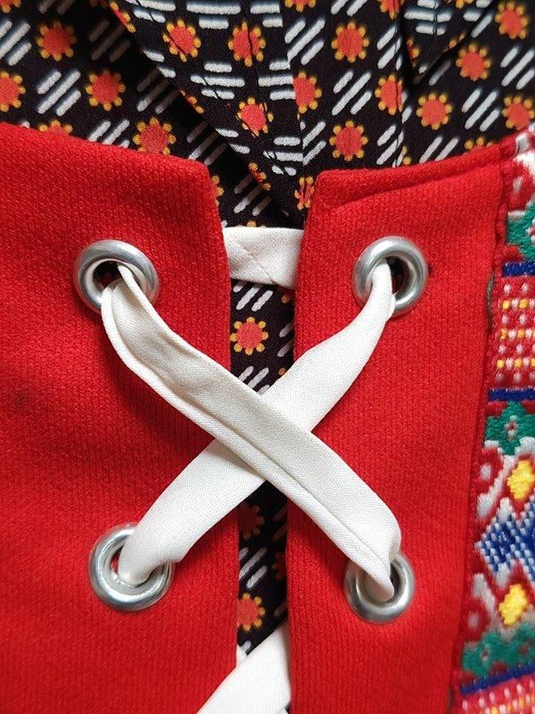【激レア】古着　刺繍　チロリアンベスト 激レア】古着 刺繍 チロリアンベスト