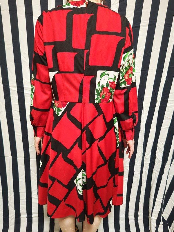 赤緑黒お花柄♪レトロワンピ -