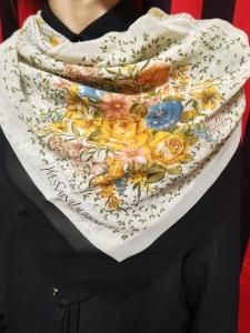 全国どこでも送料無料！ イヴサンローラン*花柄シルクスカーフ - 小物