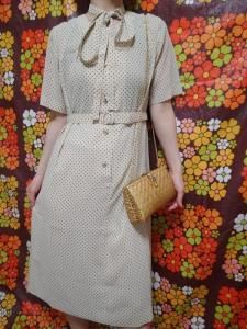 日本製 レトロ ワンピース 花柄 バックボタン ノーカラー フレア 古着 茶 187643408_th.jpg?