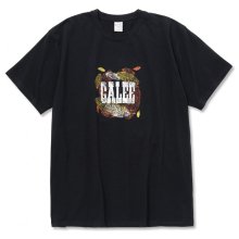 CALEE<BR>STRETCH CALEE FEATHER LOGO T-SHIRT(BLK)