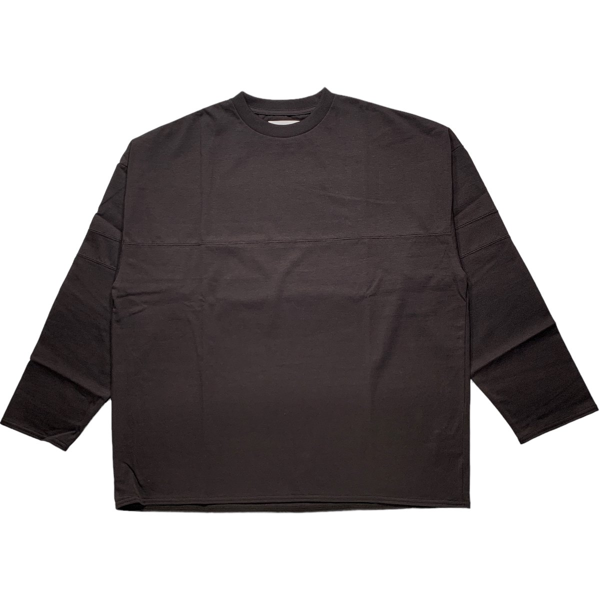 marka <BR>FOOTBALL TEE L/S - 14/- RECYCLE SUVIN ORGANIC COTTON KNIT -(CHARCOAL)