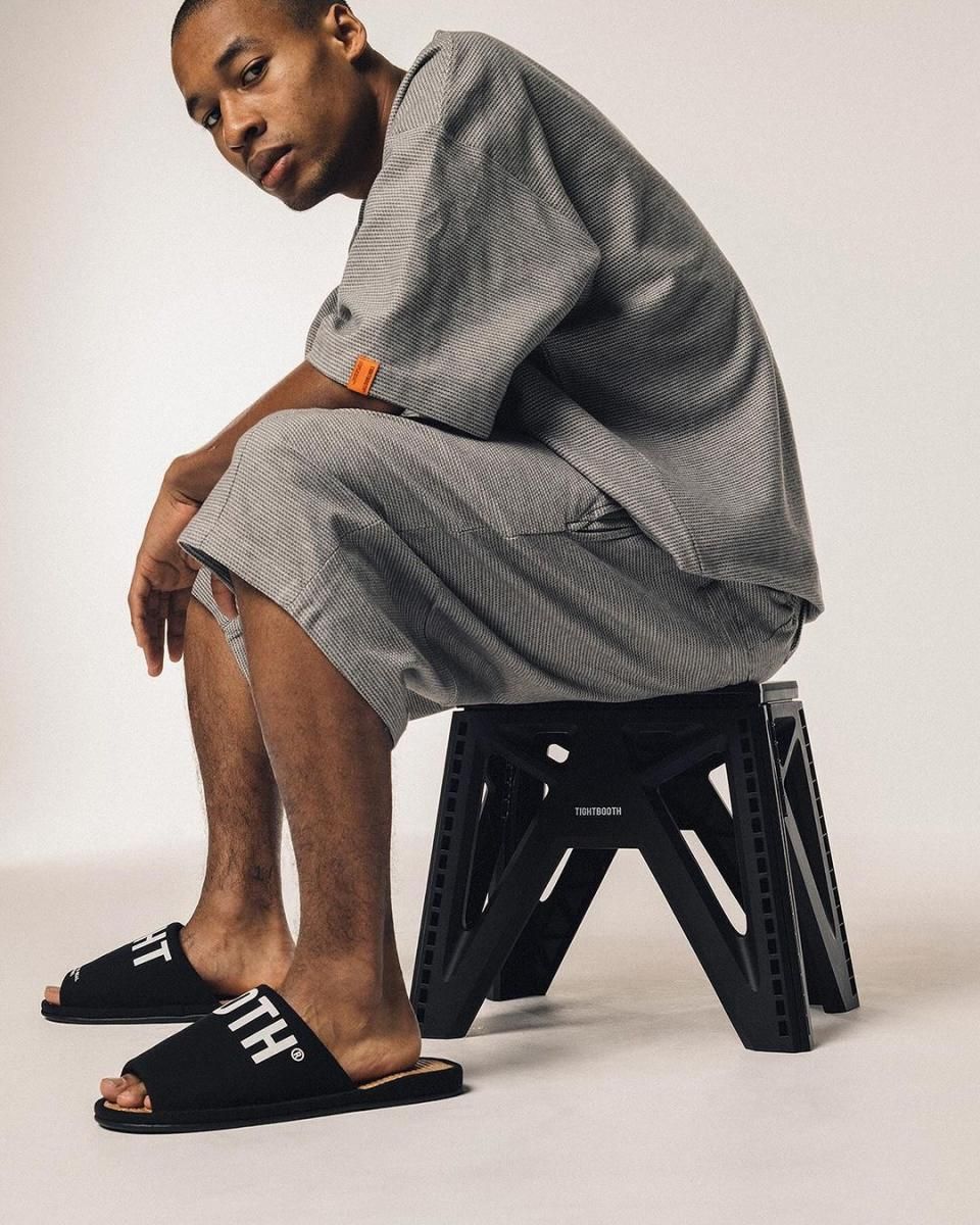 TIGHTBOOTH LABEL LOGO FOLDING STOOL 椅子 TIGHTBOOTH《タイトブース》TBPR / LABEL LOGO FOLDING STOOL