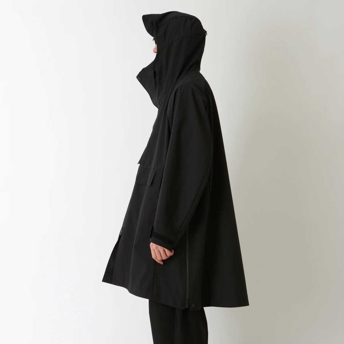 WhiteMountaineering《ホワイトマウンテニアリング》SAITOS 3L WIDE COAT(BK2473205) | 公式通販 |  BlackSheep【ブラックシープ】Official Online Store