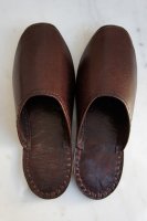 <img class='new_mark_img1' src='https://img.shop-pro.jp/img/new/icons50.gif' style='border:none;display:inline;margin:0px;padding:0px;width:auto;' />Buffalo Leather Slippers 