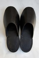 <img class='new_mark_img1' src='https://img.shop-pro.jp/img/new/icons50.gif' style='border:none;display:inline;margin:0px;padding:0px;width:auto;' />Buffalo Leather Slippers 