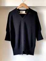 <img class='new_mark_img1' src='https://img.shop-pro.jp/img/new/icons50.gif' style='border:none;display:inline;margin:0px;padding:0px;width:auto;' />[ JUN MIKAMI ] V NECK  PULLOVER 