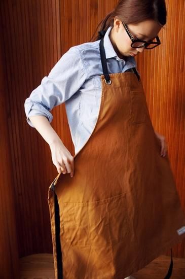 JONES OF BOERUM HILL ( N.Y.C. ) REGGIE BIB APRON 