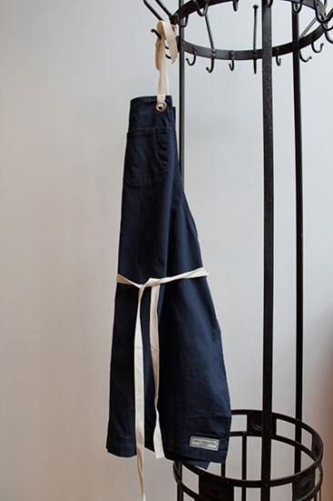 JONES OF BOERUM HILL ( N.Y.C. ) REGGIE BIB APRON 