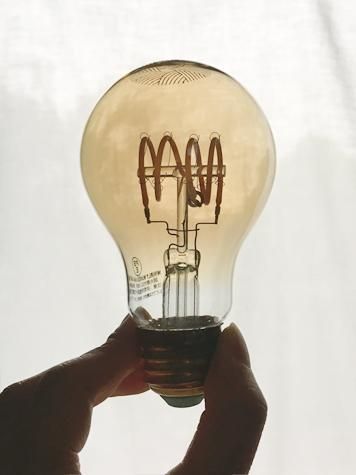 WATTNOTT WHIRLY WANDA A60：調光機対応 LED電球 エジソンランプ