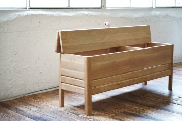 Form & Refine A Line Storage Bench：フォーム＆リファイン エーライン ストレージ ベンチ